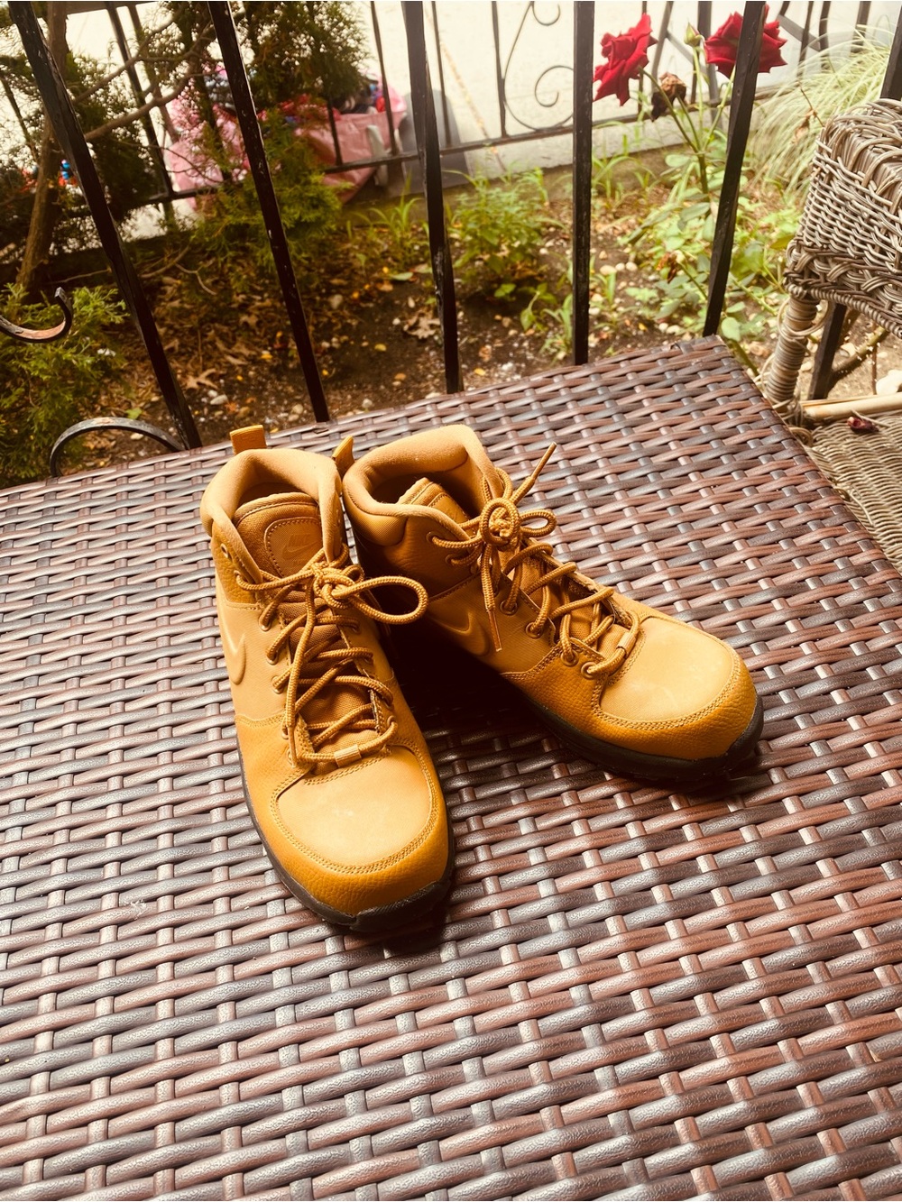 Nike Kids Wheat-Tone High-Top Lace-Up Boots